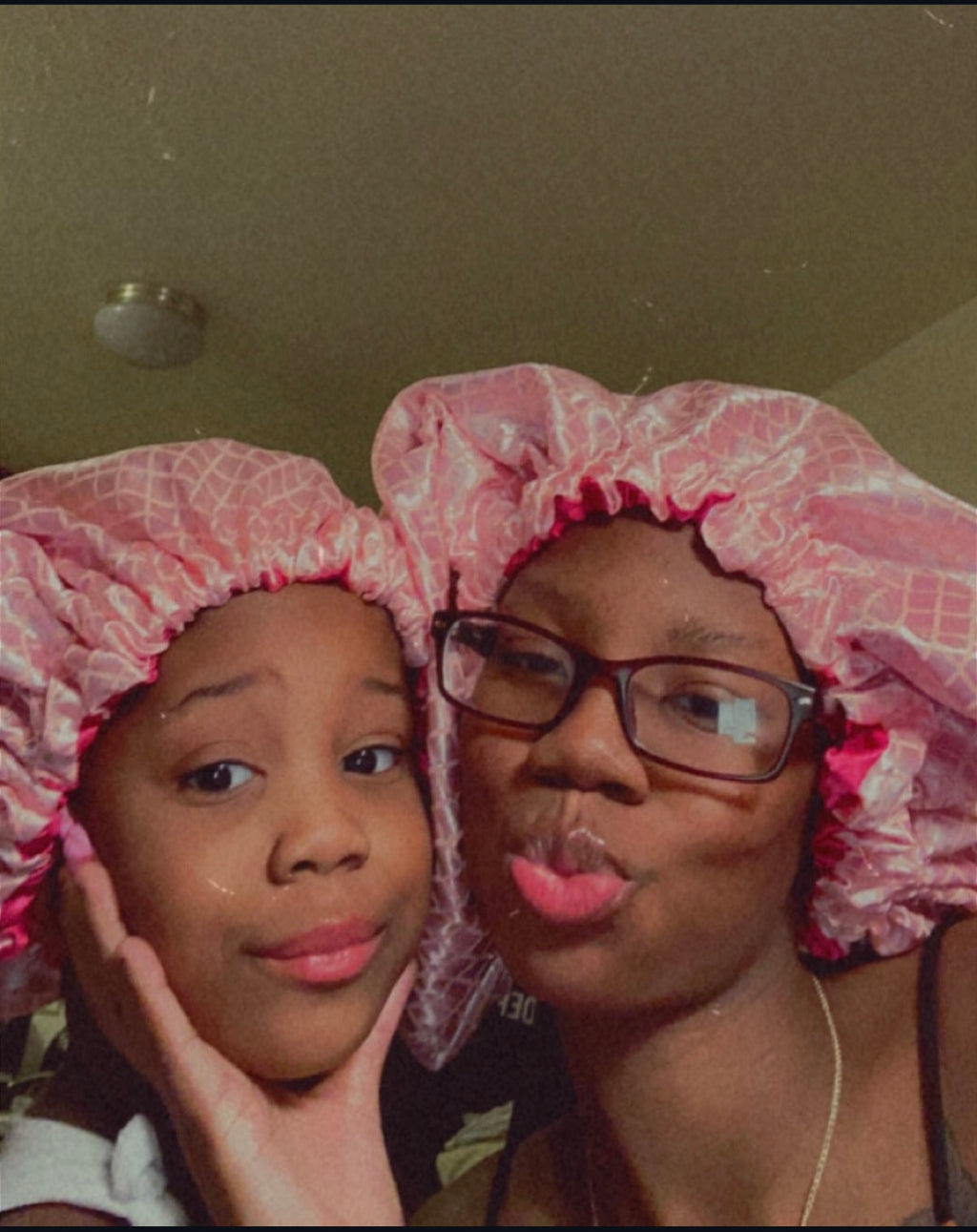 Mommy & Me Reversible Bonnets💕